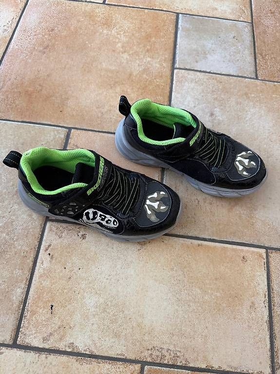 Chaussures garçon: Turnschuhe Gr. 30 – D'occasion à Dübendorf par rut_5b5n 1