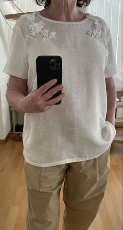 Leinen T-Shirt mit raffinierter Blumenapplikation Gr.44