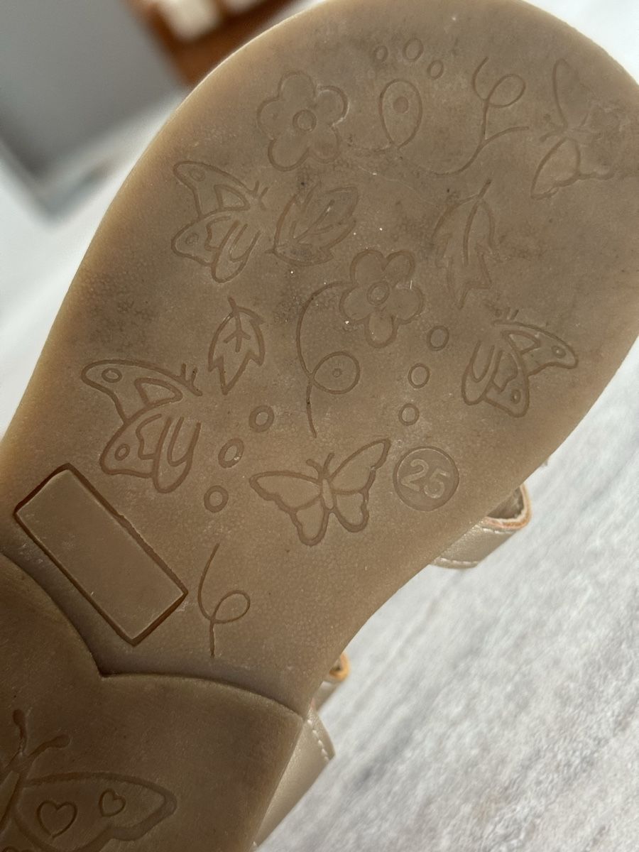 Friboo Chaussures filles: Friboo Sandalen Grösse 25  – D'occasion à Galgenen par Vintluxe 2