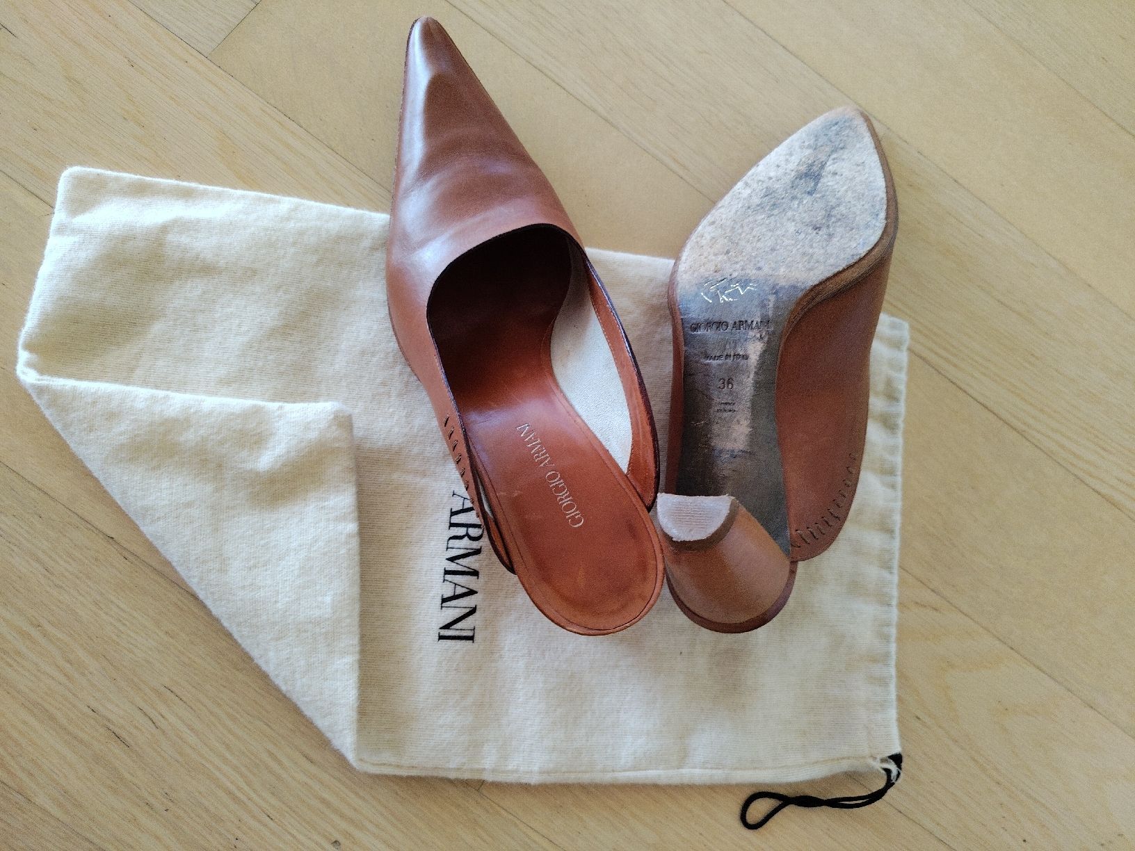 Armani Scarpe da donna: GIORGIO ARMANI Pantolette Leder Cognac Size 36 – Usato da Buchrain venduto da QueenyHE51 5