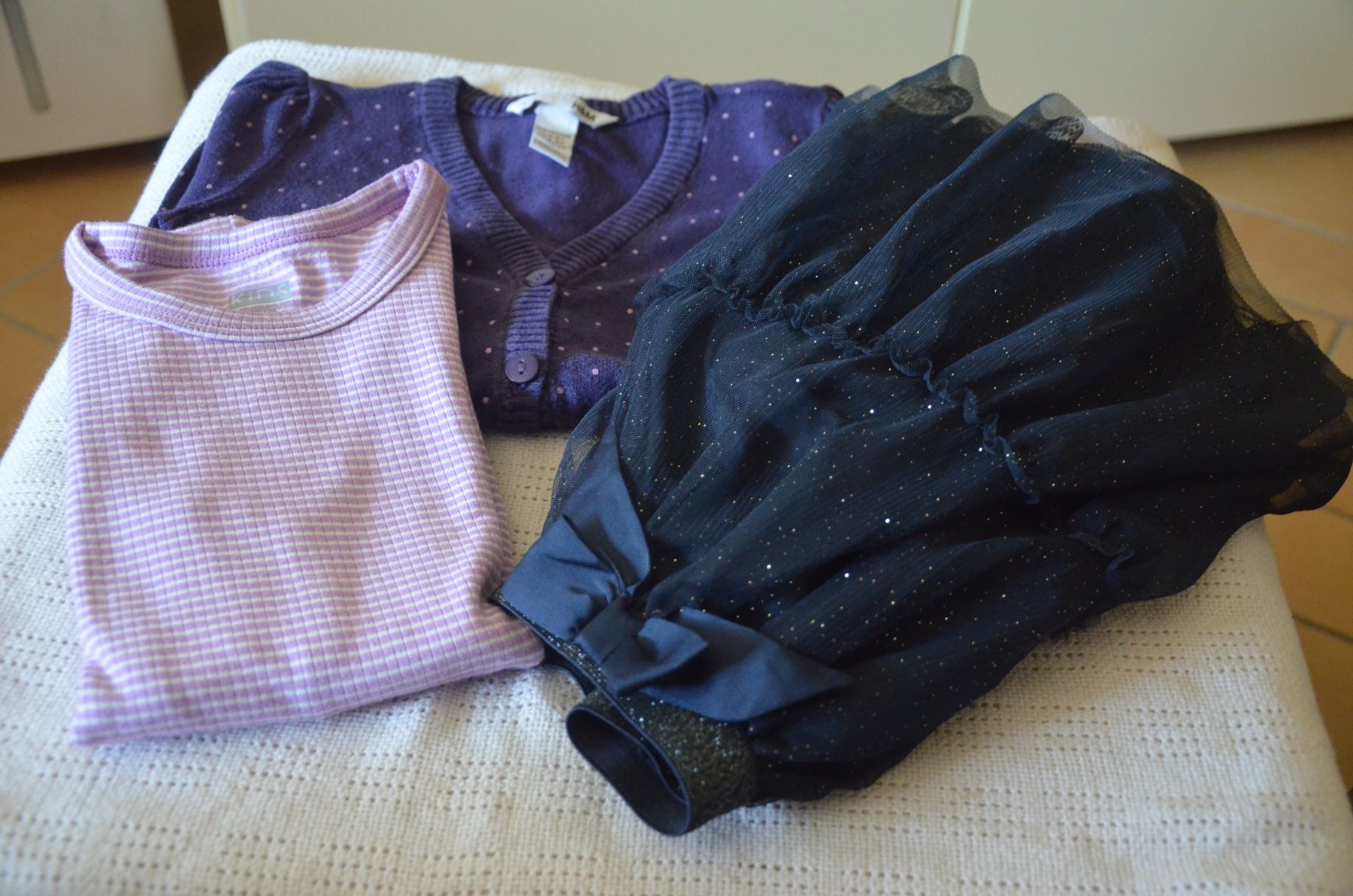 Lotti & Set di vestiti: TAILLE 122-128 - KLEIDERPAKET – Usato da Chiasso venduto da Dolly015