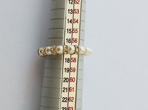Swarovski Anelli: Elastischer Swarovski Fingerring Grösse 57 – Nuovo e nell'imballaggio originale da Winistorf venduto da acreativ2 2