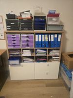 Regalsystem mit Schubladen und Ordnerfächer
