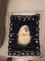 Zwei Adventskalender aus Stoff zum Aufhängen