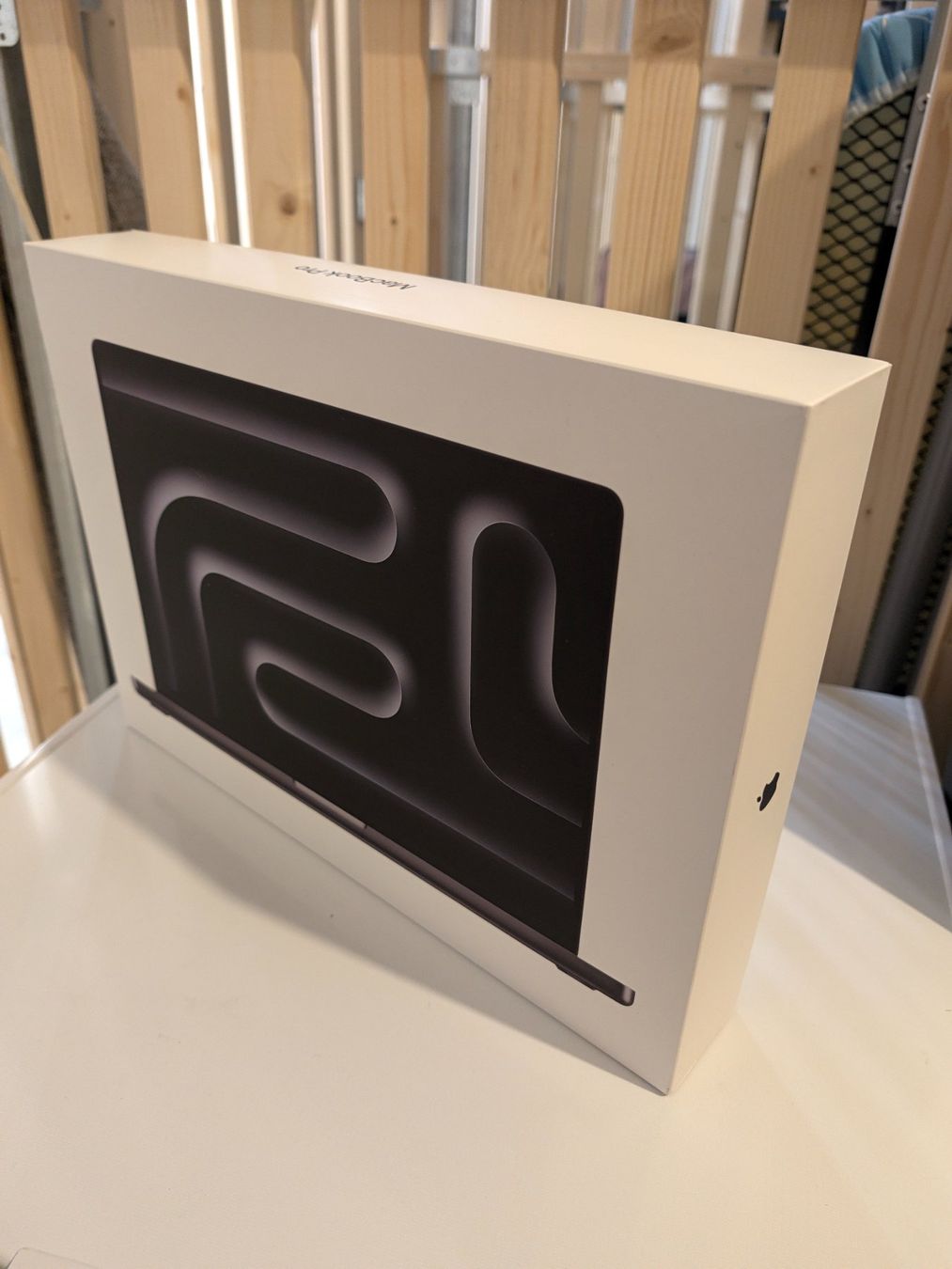 Apple Portables: MacBook Pro 16,2" M5 Max, 64 Go, 2 TB, M5 Max – Neuf (Voir description) à Yverdon-les-Bains par elaxdarocha 4