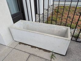 Brunnen, Brunnentrog, Pflanztrog