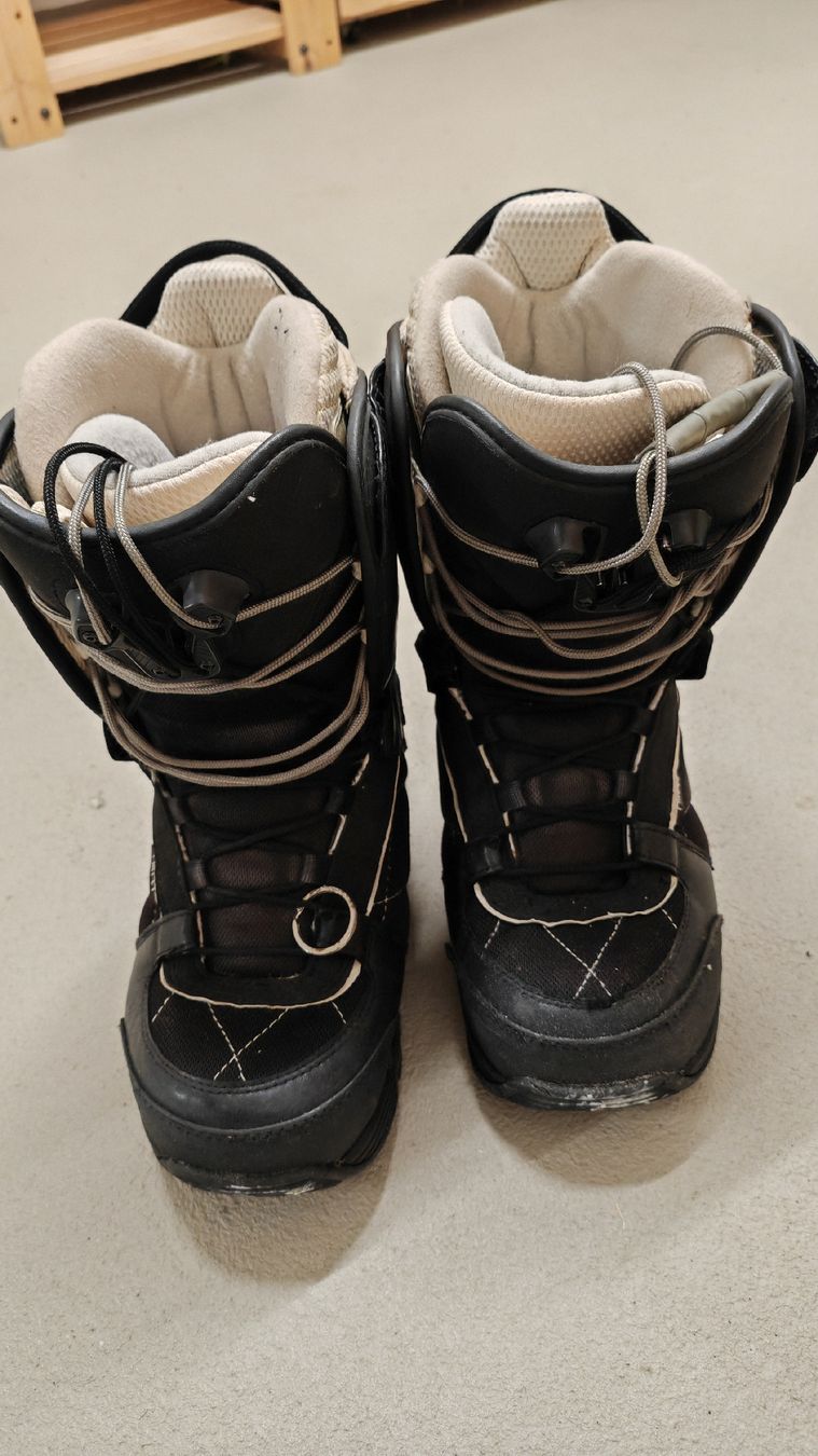Snowboard Nitro Scarpe da uomo: Snowboard Boots Nitro Barrage Grösse 41.5 / US 9.5 – Usato da Basel venduto da tobiasr06