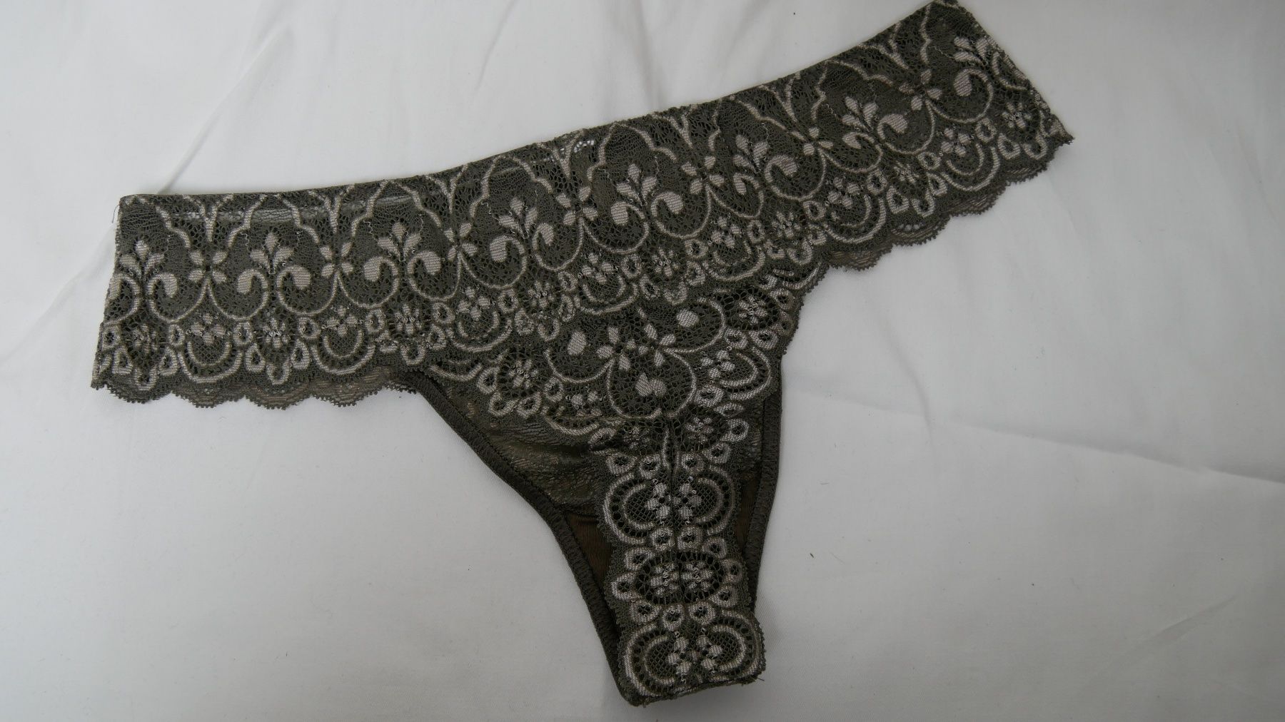 Intimissimi Altra biancheria intima: Intimissimi Spitze Slip String Tanga Spitze grün Luxus – Nuovo (secondo la descrizione) da Zürich venduto da julia_vina 2