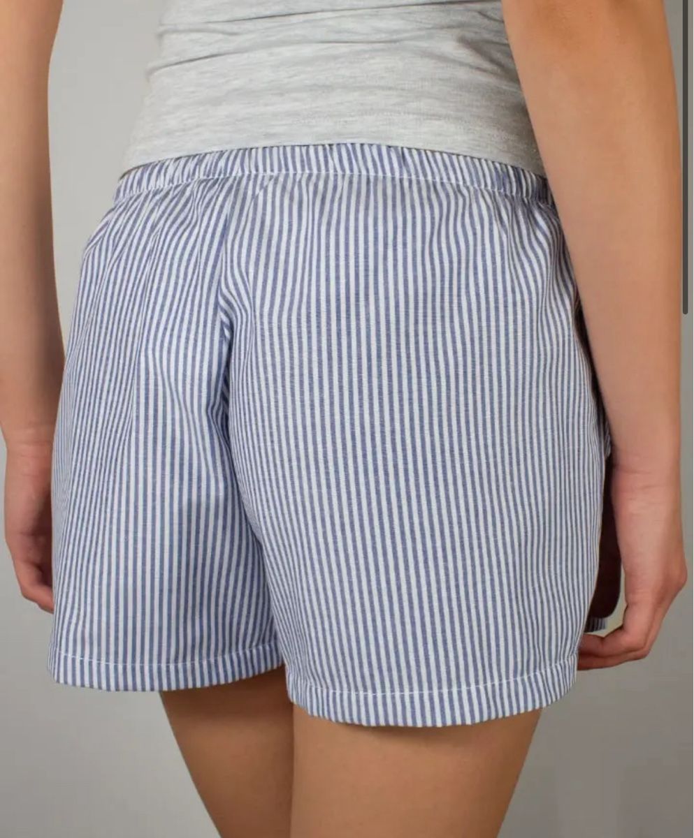 Pantaloni: subdued stripped shorts NEVER BEEN WORN – Nuovo (secondo la descrizione) da Bachenbülach venduto da cookiecutter 3