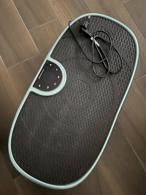 Hometrainer: Sportstech Vibrationsplatte VP250 – Neu (gemäss Beschreibung) aus Tuggen von pki_96nb
