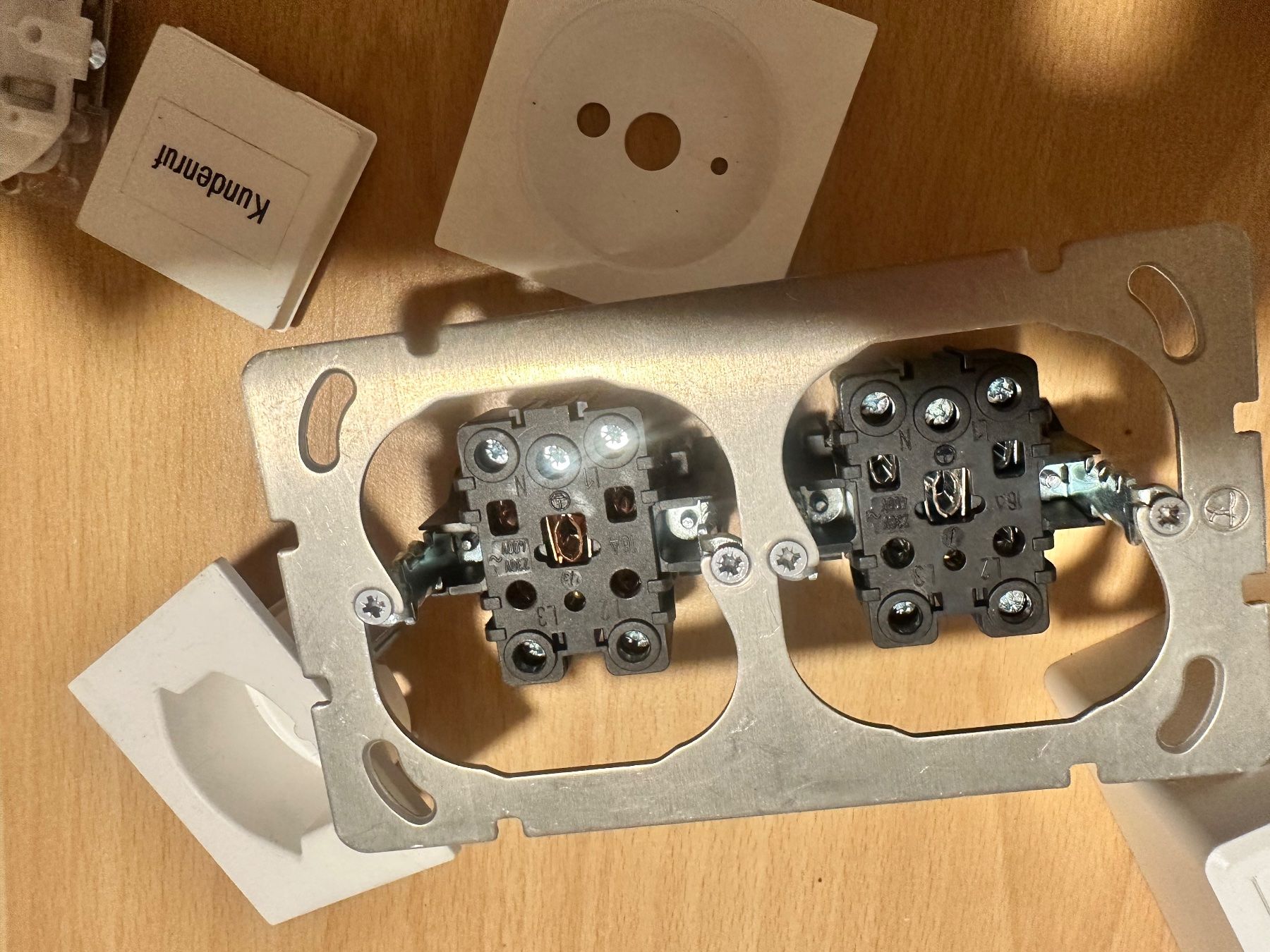 Feller Spine: Elektromaterial 1 – Usato da niederhasli venduto da rami016 4