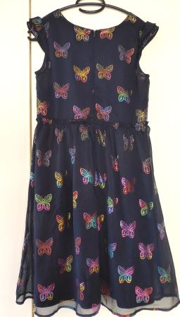 Süsses, festliches Kleid mit Schmetterlingen, Grösse 158