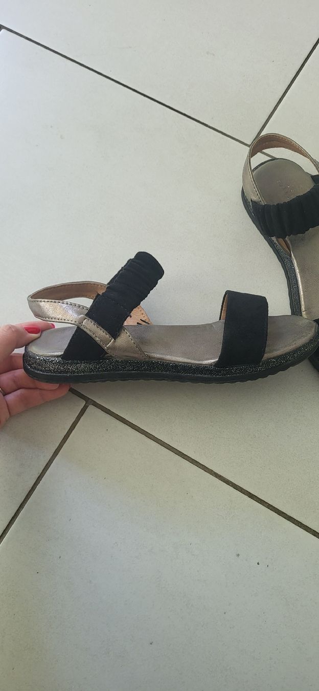 Scarpe per ragazze: Leder Sandalen Gr.36 – Usato da Thierachern venduto da Anastasia123 2