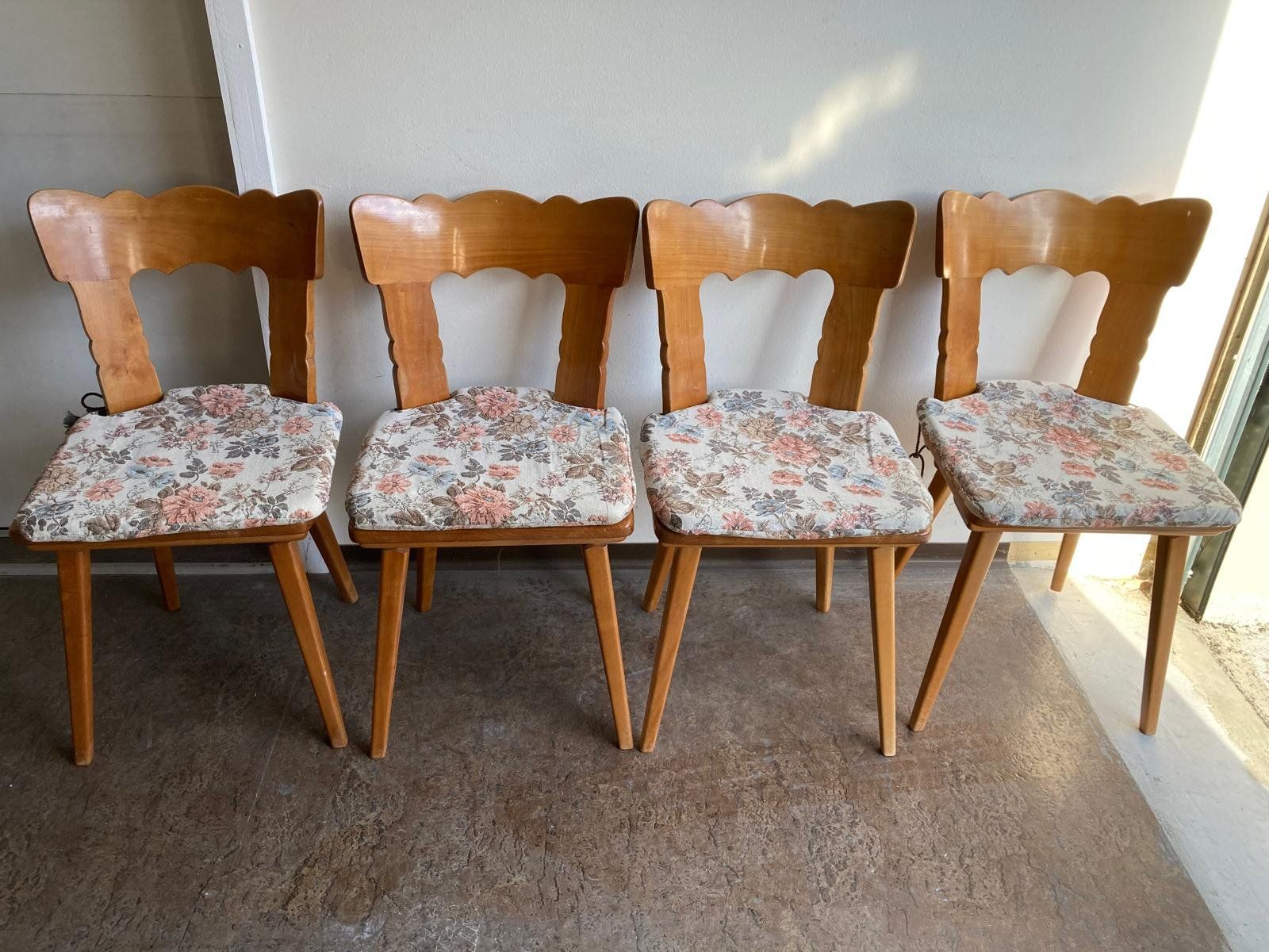 Tables: Holz Esstisch mit Auszug – D'occasion à Niederhelfenschwil par Chleeblatt1938 7
