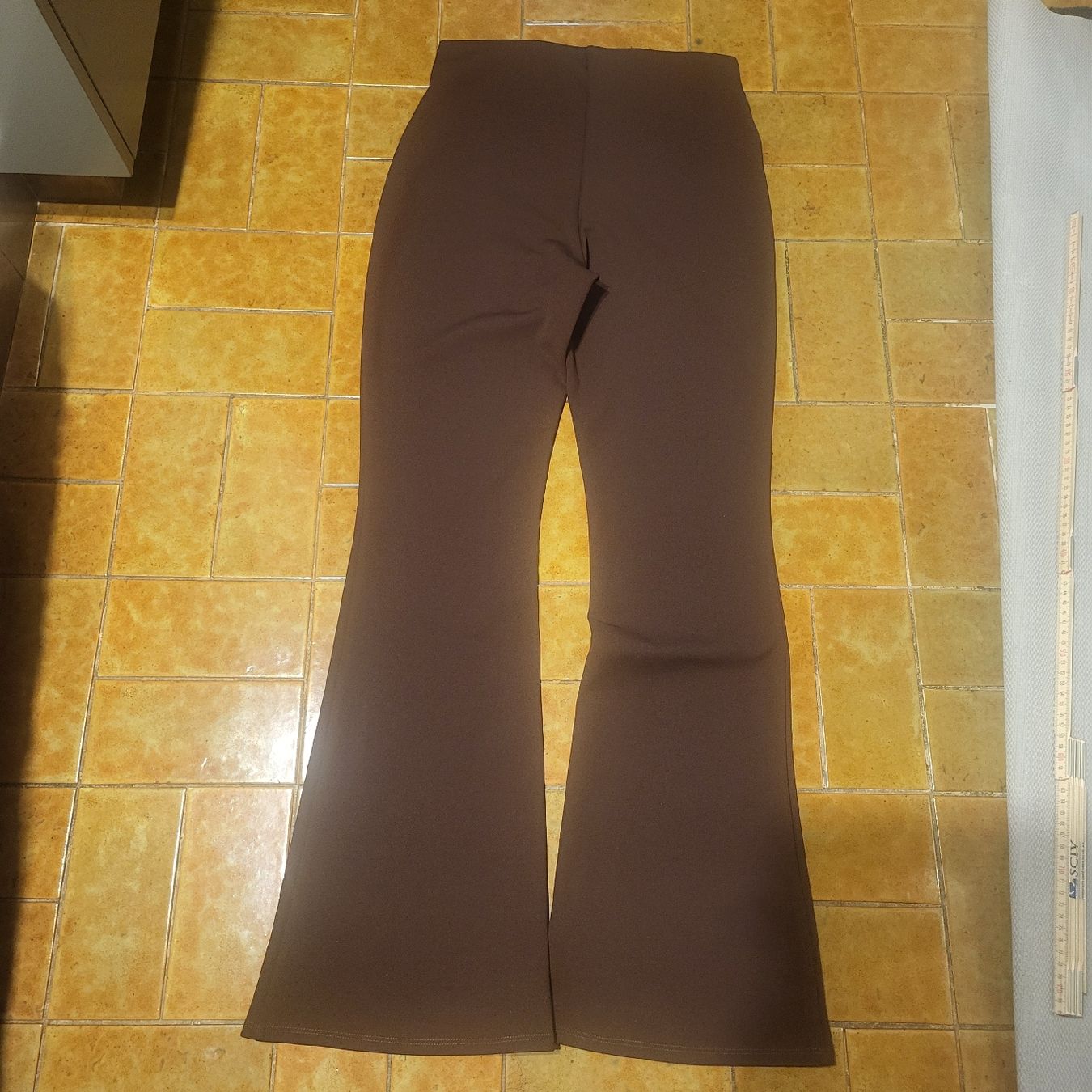 Pantaloni: Pantalon brun H&M – Usato da Sion venduto da Oonathoo 1