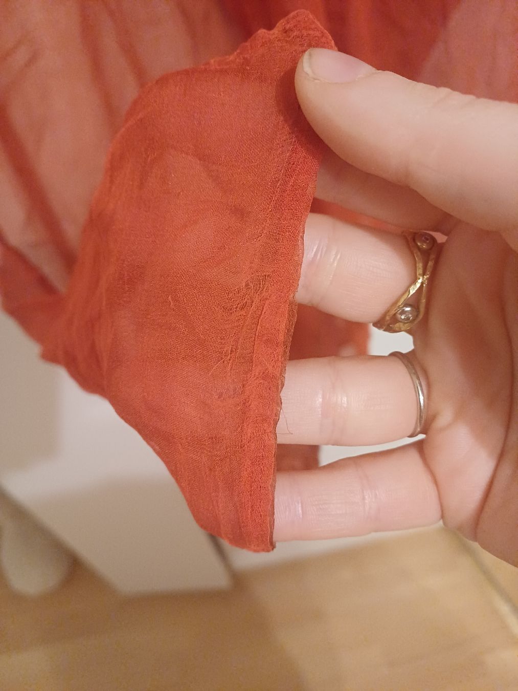 Hessnatur Foulard & Sciarpe: Seidenschal Hessnatur 2 lagig – Usato da Zürich venduto da Kjhep 2