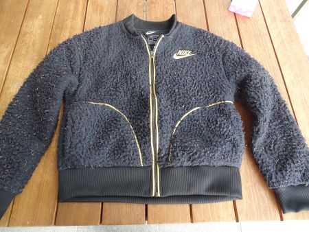Sehr schöne kuschelige Jacke für Mädchen von NIKE, 9/10 J.