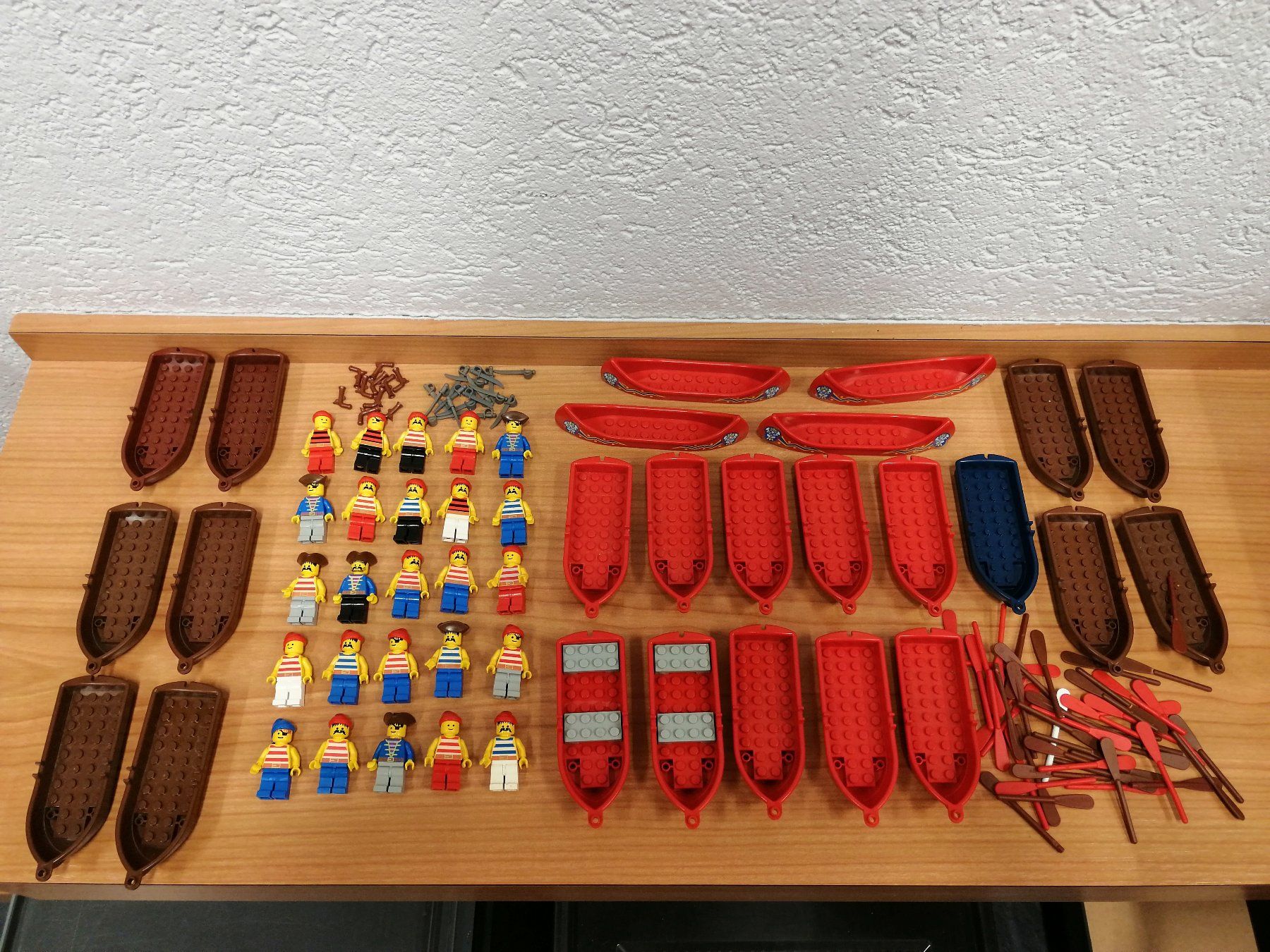 Lego Giocattoli: Lego Piraten Minifiguren und Boote – Usato da Sils im Domleschg venduto da AMAG_AUDI_ZH