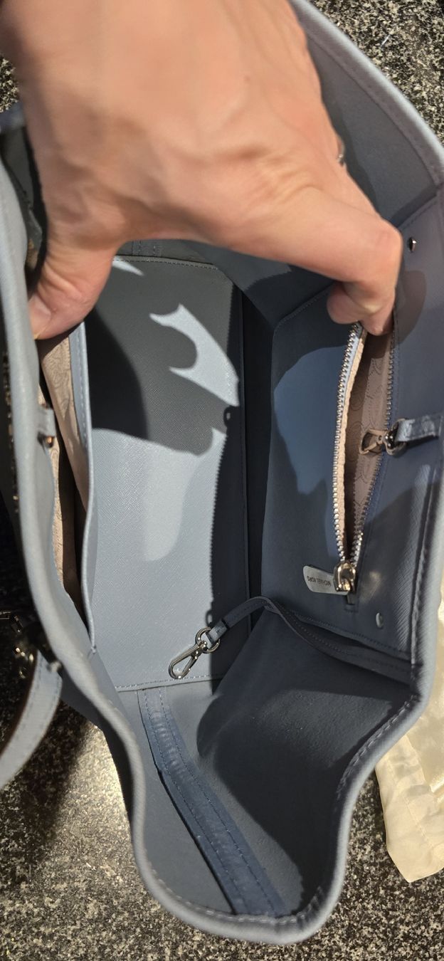 Michael Kors Taschen für Damen: Schicke MK Tasche hellblau – Gebraucht aus Zwillikon von husa650 2