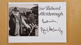 Sir Richard Attenborough, Original Autogramm auf Foto in s/w