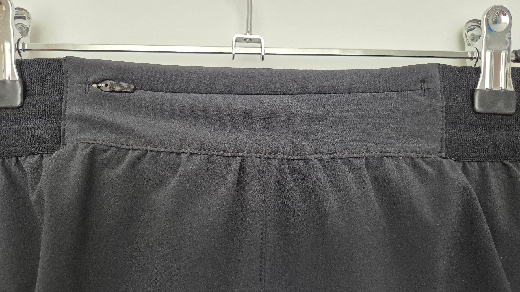 Peak Performance Pantaloni: NIKE Performance 2-in-1 Shorts, schwarz, L – Nuovo (secondo la descrizione) da Münchenstein venduto da Trinity 3
