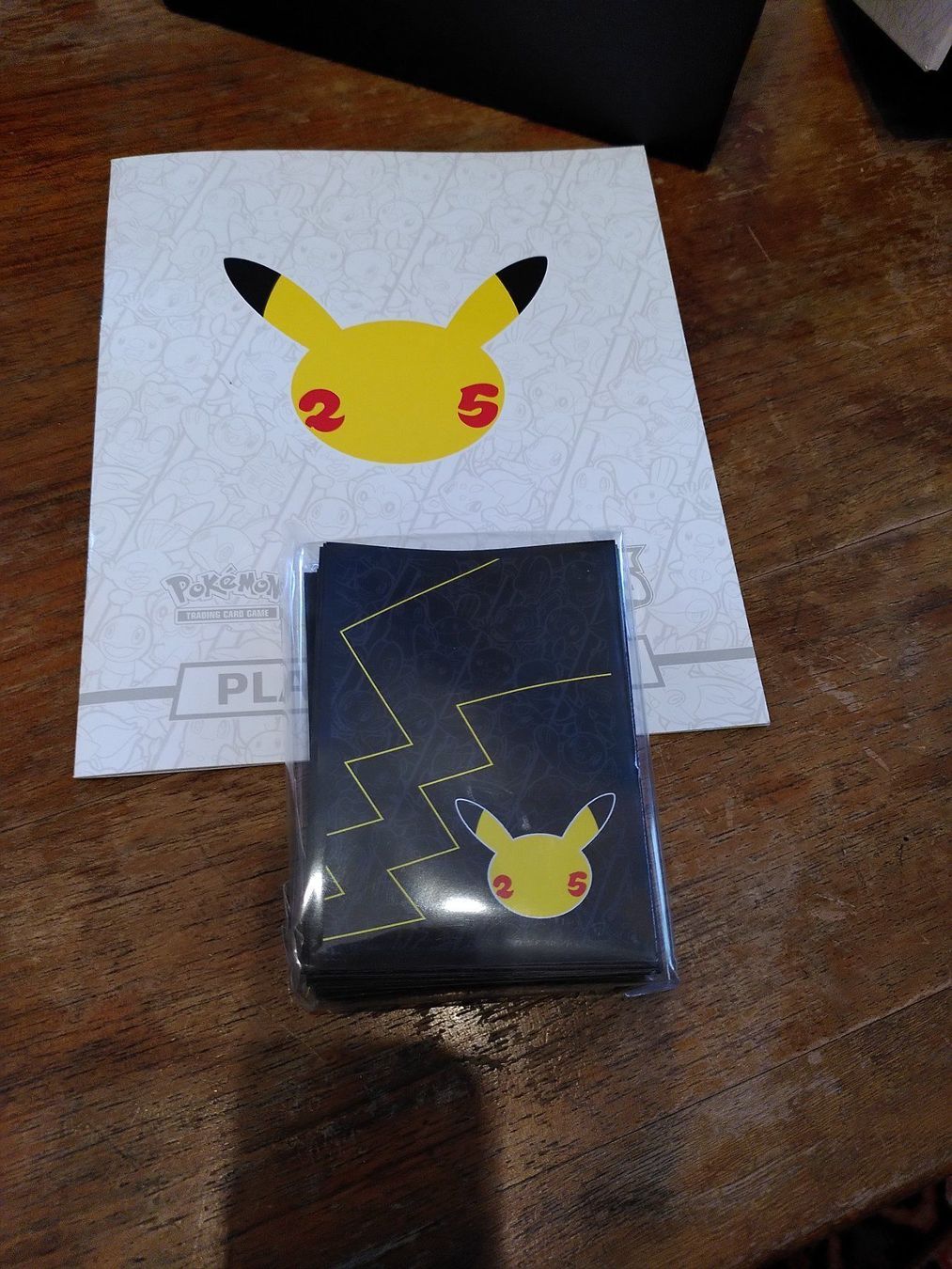Pokémon Carte collezionabili: Pokemon - Card Sleeves - 25 Year Celebration – Nuovo e nell'imballaggio originale da Zürich venduto da alessa88 1
