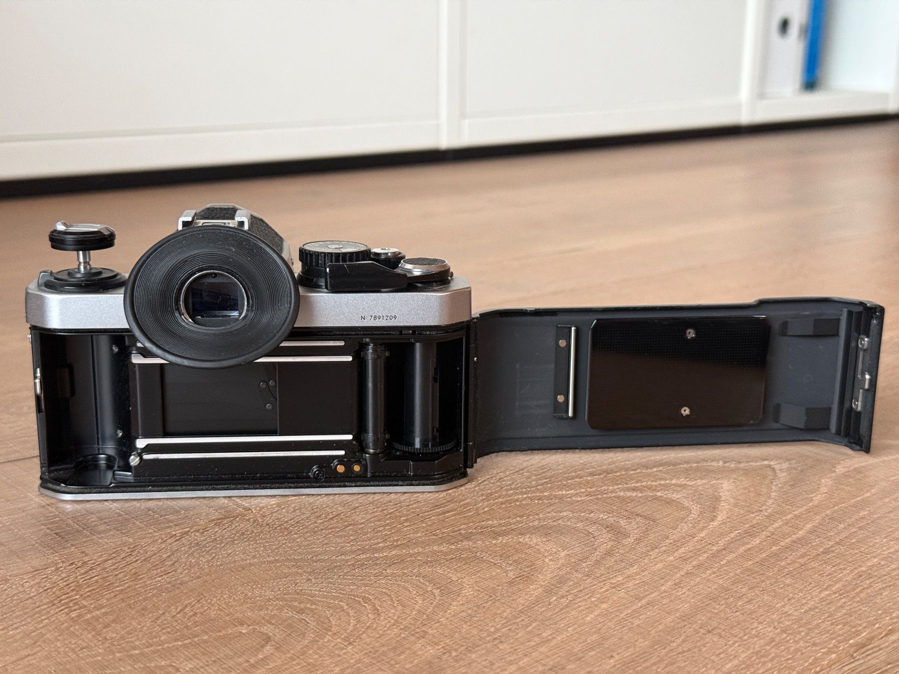 Nikon Kamera: Nikon FM2n mit MD12 – Gebraucht aus Tschugg von frisch-luft 5