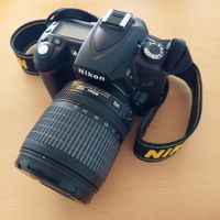 Nikon D90 mit Tasche und Zubehoer