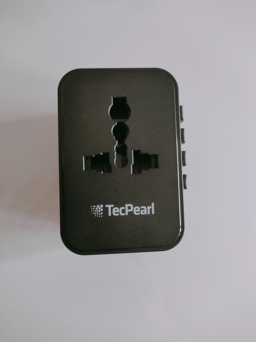 Laufwerke & Adapter: TecPearl Universeller Reiseadapter – Gebraucht aus Dietikon von Branquinha1981