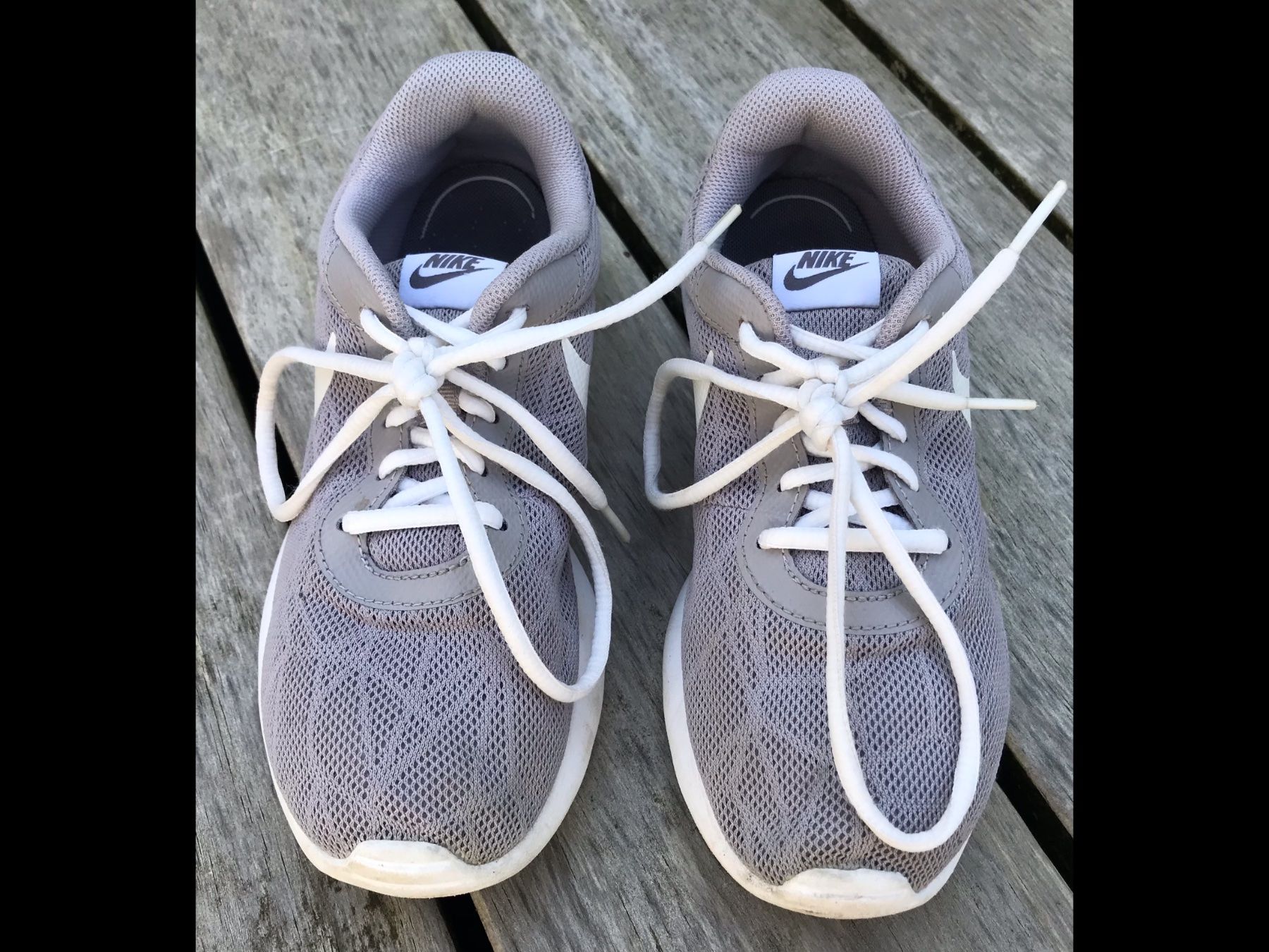 Nike Damenschuhe: Nike Tanjun Schuhe, Grau, Grösse 37,5 – Gebraucht aus uster von articles