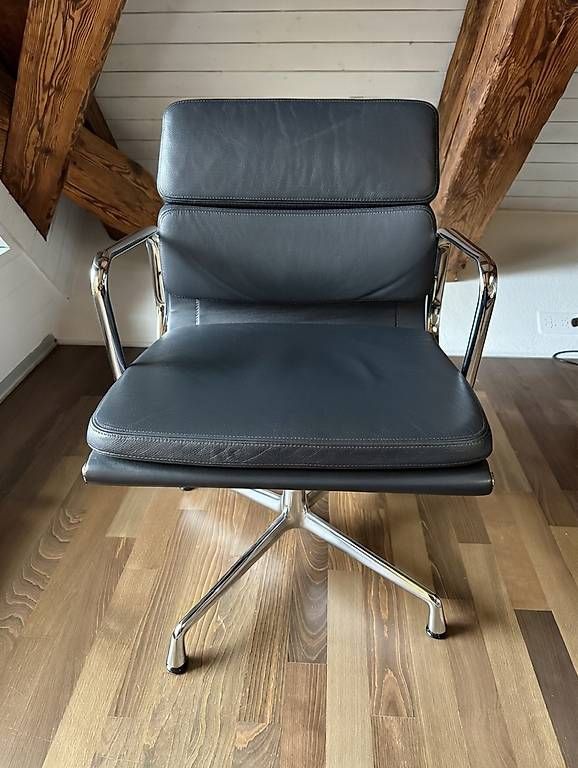 Poltrone: Vitra Soft Pad Char EA207 Aspahlt, Designklassiker – Usato da Muttenz venduto da samy2000