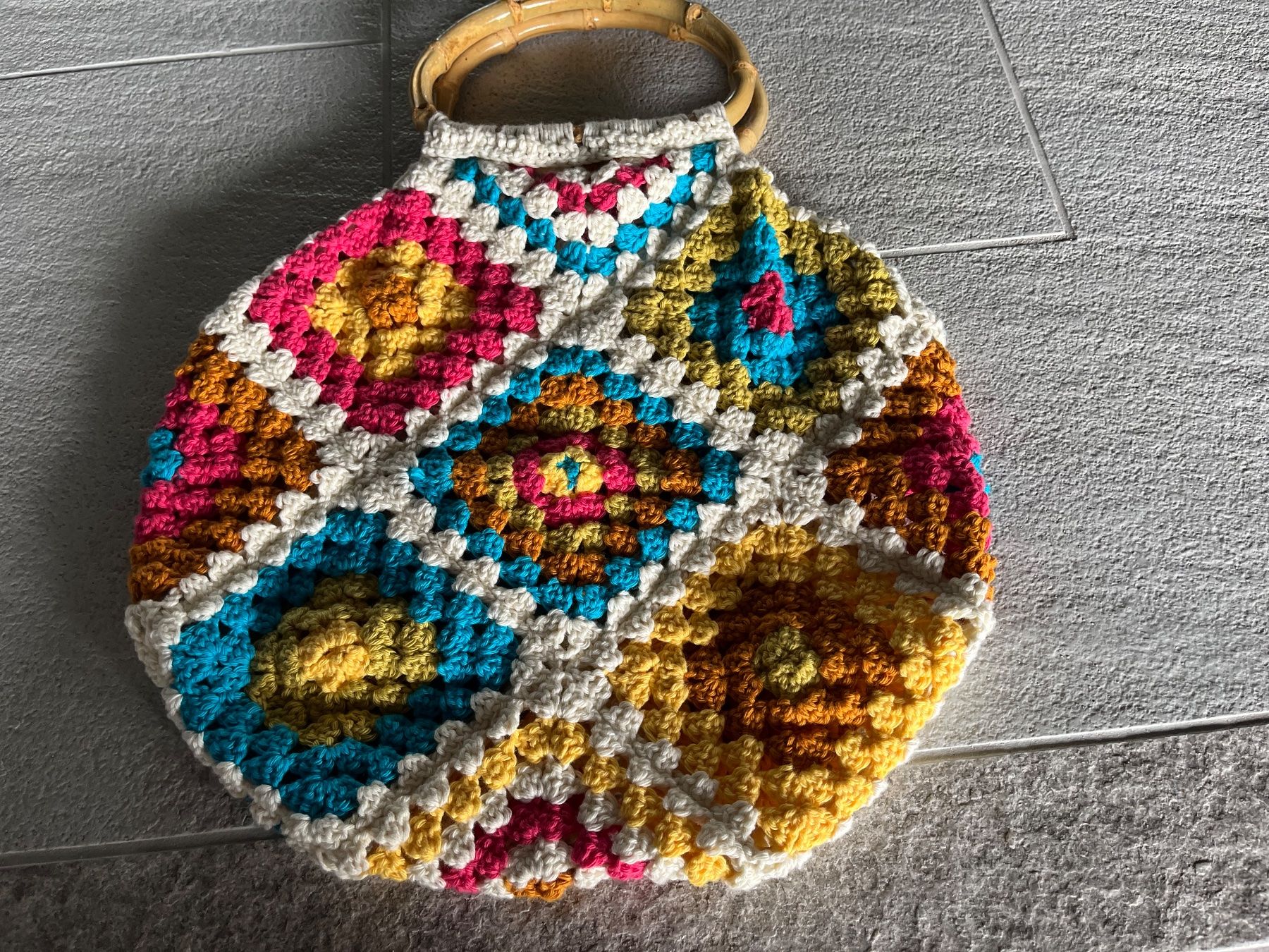 Borse da donna: Tasche /// gehäkelte Tasche mit Bambusgriffen – Nuovo (secondo la descrizione) da Brittnau venduto da Zofigerin 2