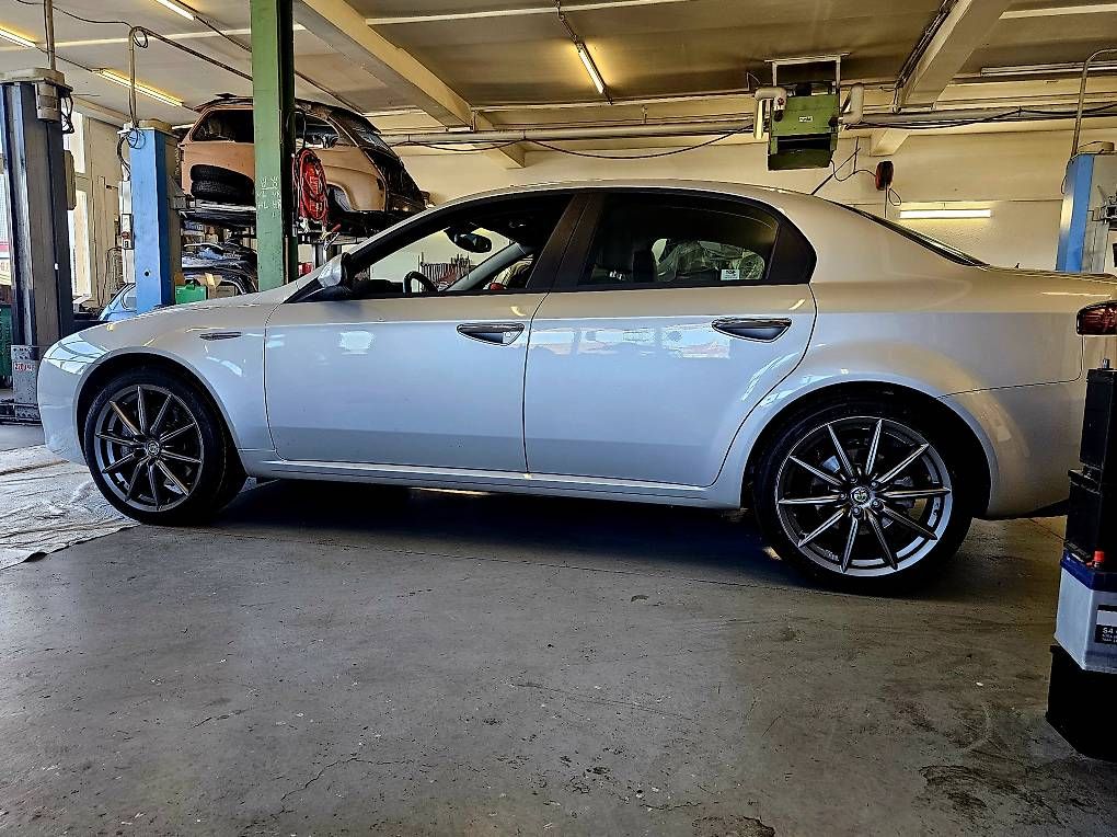 Alfa Romeo Autos: Alfa Romeo 159 2.4 jtdm – D'occasion à Menziken par torretto85 4