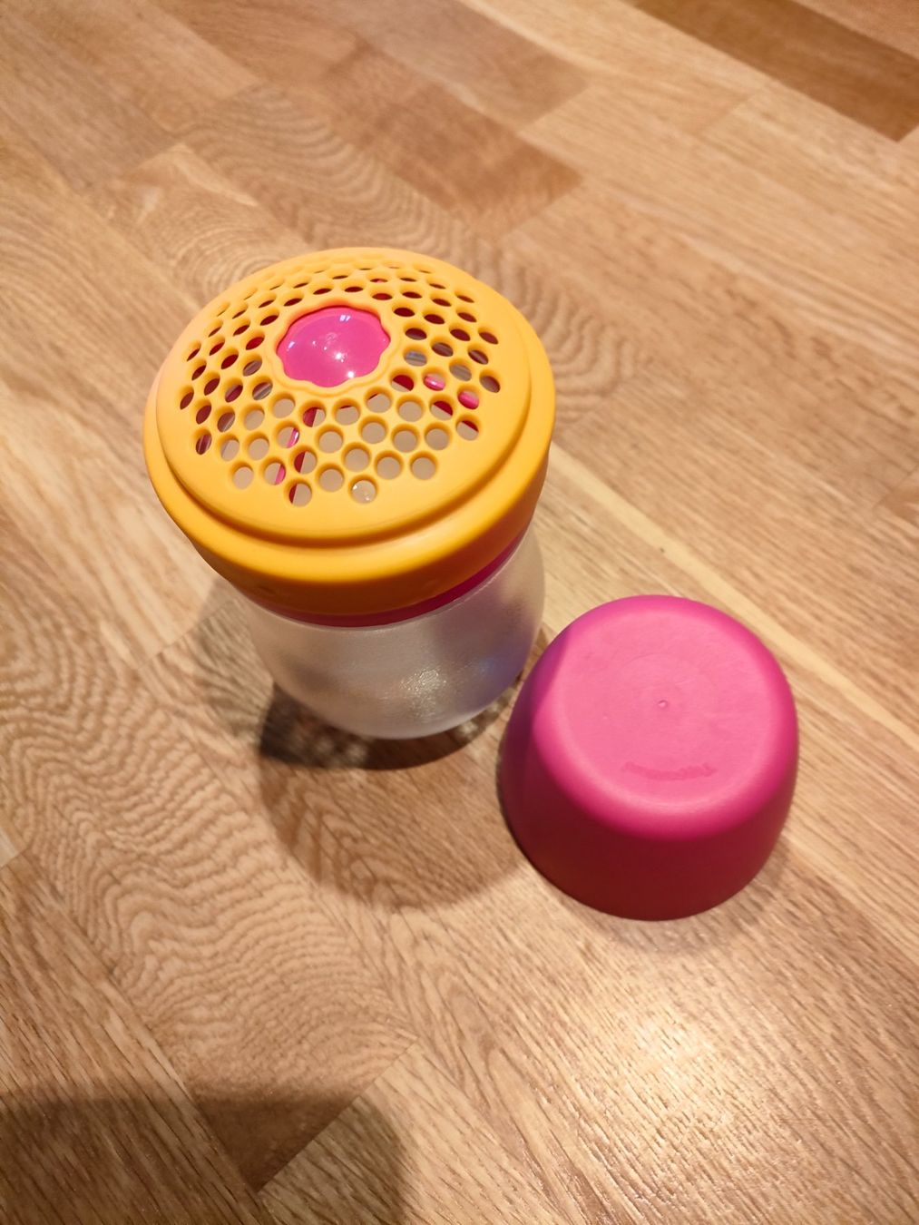 Tupperware Contenitori & Simili: Tupperware Käsestreuer – Nuovo (secondo la descrizione) da Scheunen venduto da klare2