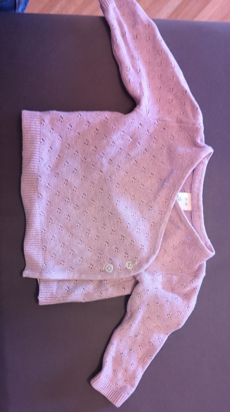 Maglioni & Felpe: Süsses Strickjäckchen mit Lochmuster für Mädchen 68 – Usato da Aarwangen venduto da Byv7
