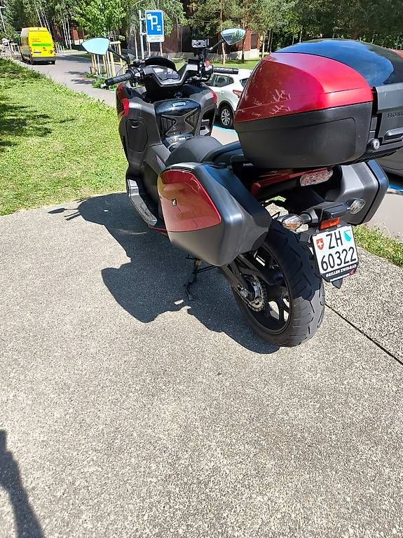 Touring: Honda Integra 750 D – Usato da zürich venduto da bukii 4