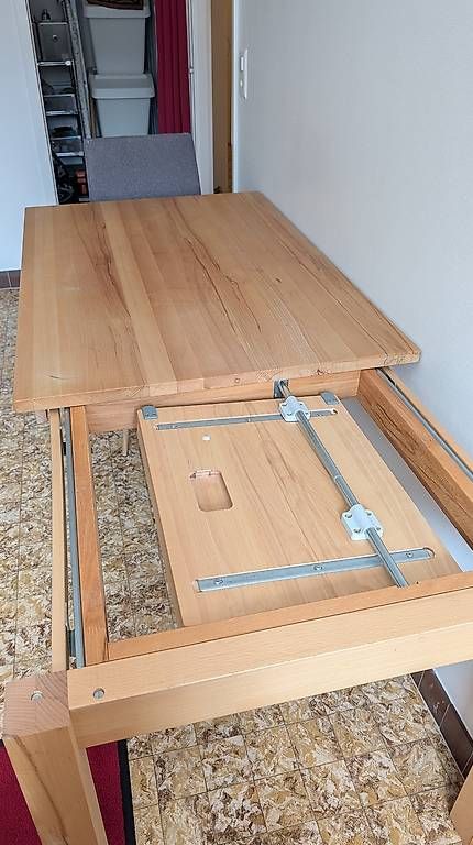 Set de table et chaises: Table à manger & 6 chaises – D'occasion à Begnins par Sanbe126 1