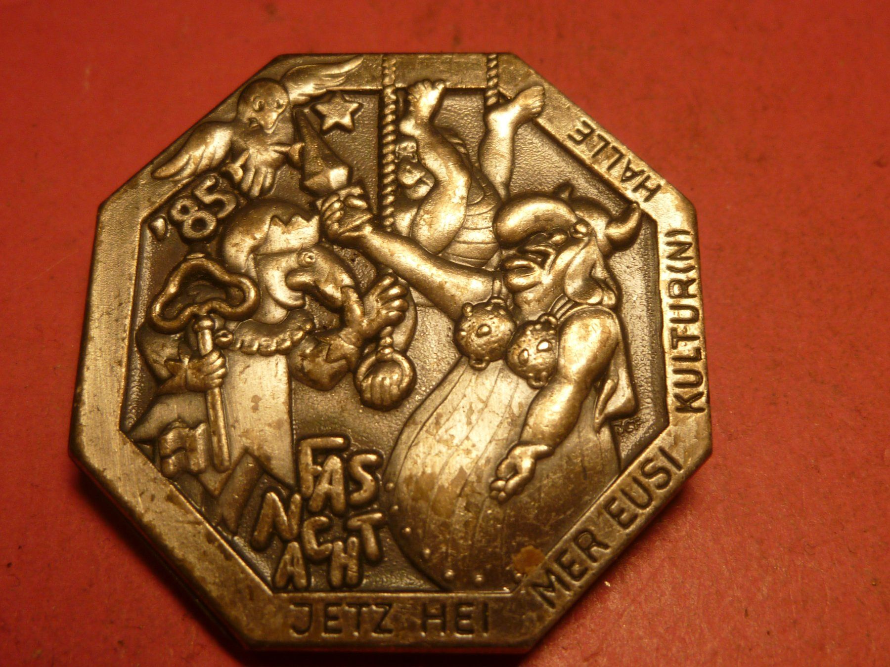 Plaketten & Abzeichen: 1985 SILBER ??? – Gebraucht aus Ried (Muotathal) von Mandarin02