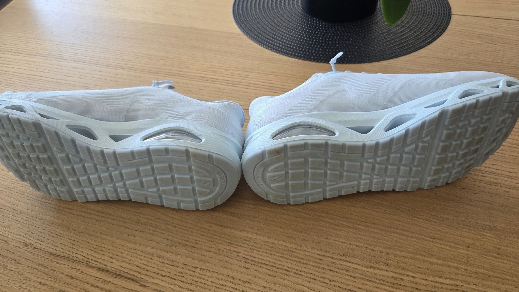 Skechers Scarpe da donna: Sketchers Glide Step Memory form slip-ins – Usato da Le Pâquier-Montbarry venduto da Gruyere77 1