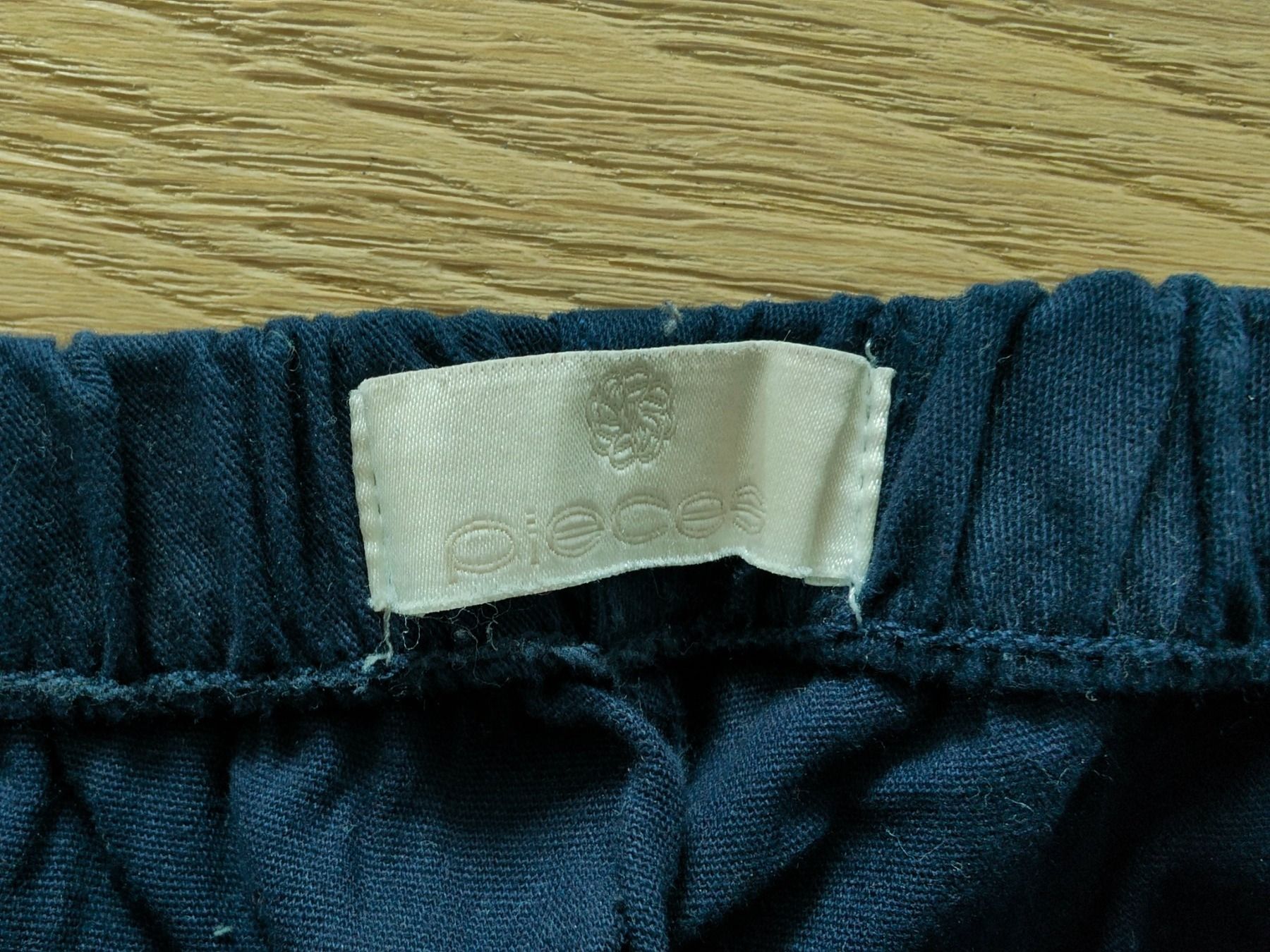 Hosen: Trendige Pieces Damenhose - Größe XS – Gebraucht aus Birmensdorf ZH von mku_9qbw 1