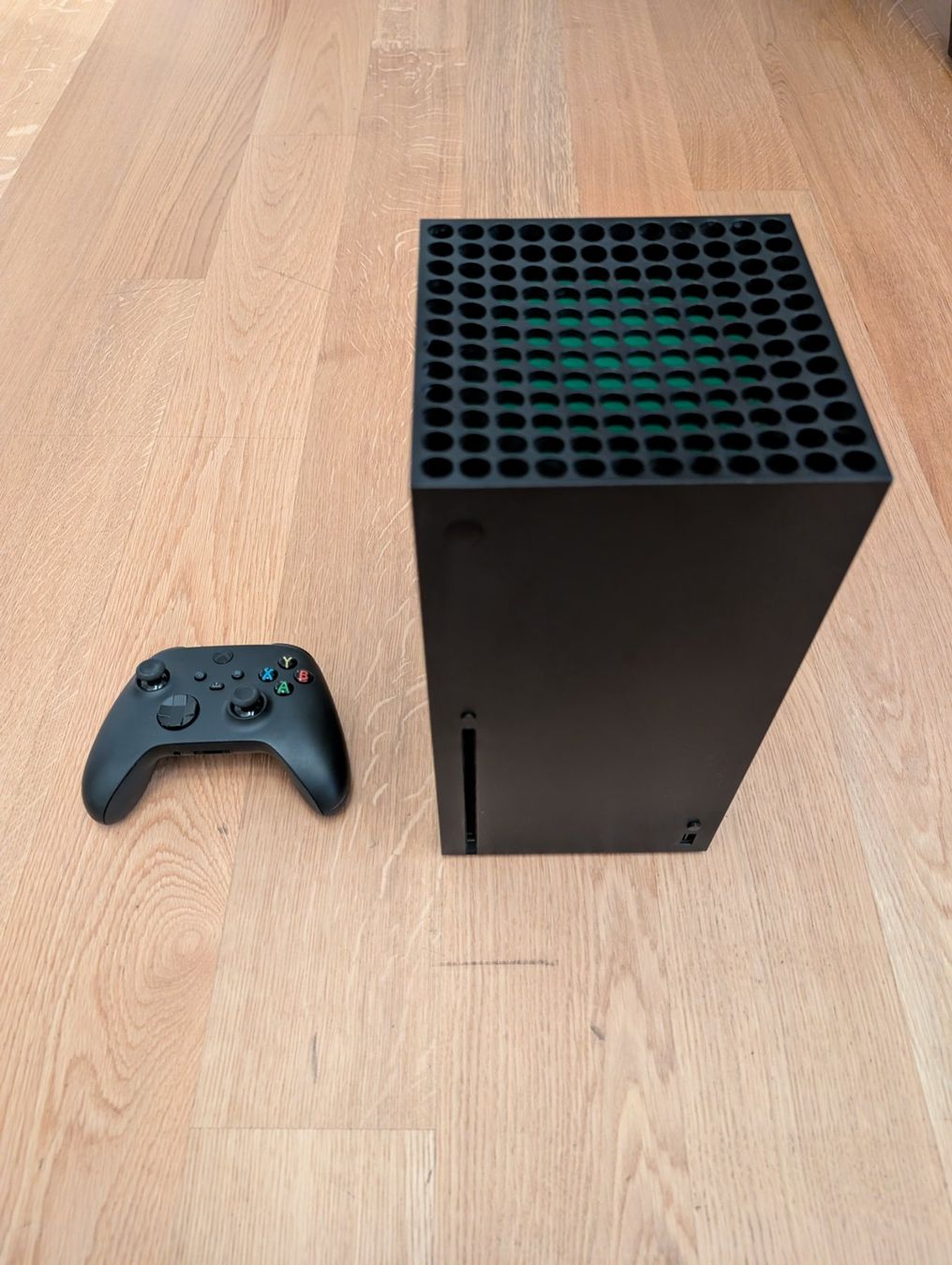 Microsoft Consoles: Microsoft Xbox Series X mit Controller – D'occasion à Schaffhausen par wijoe 1