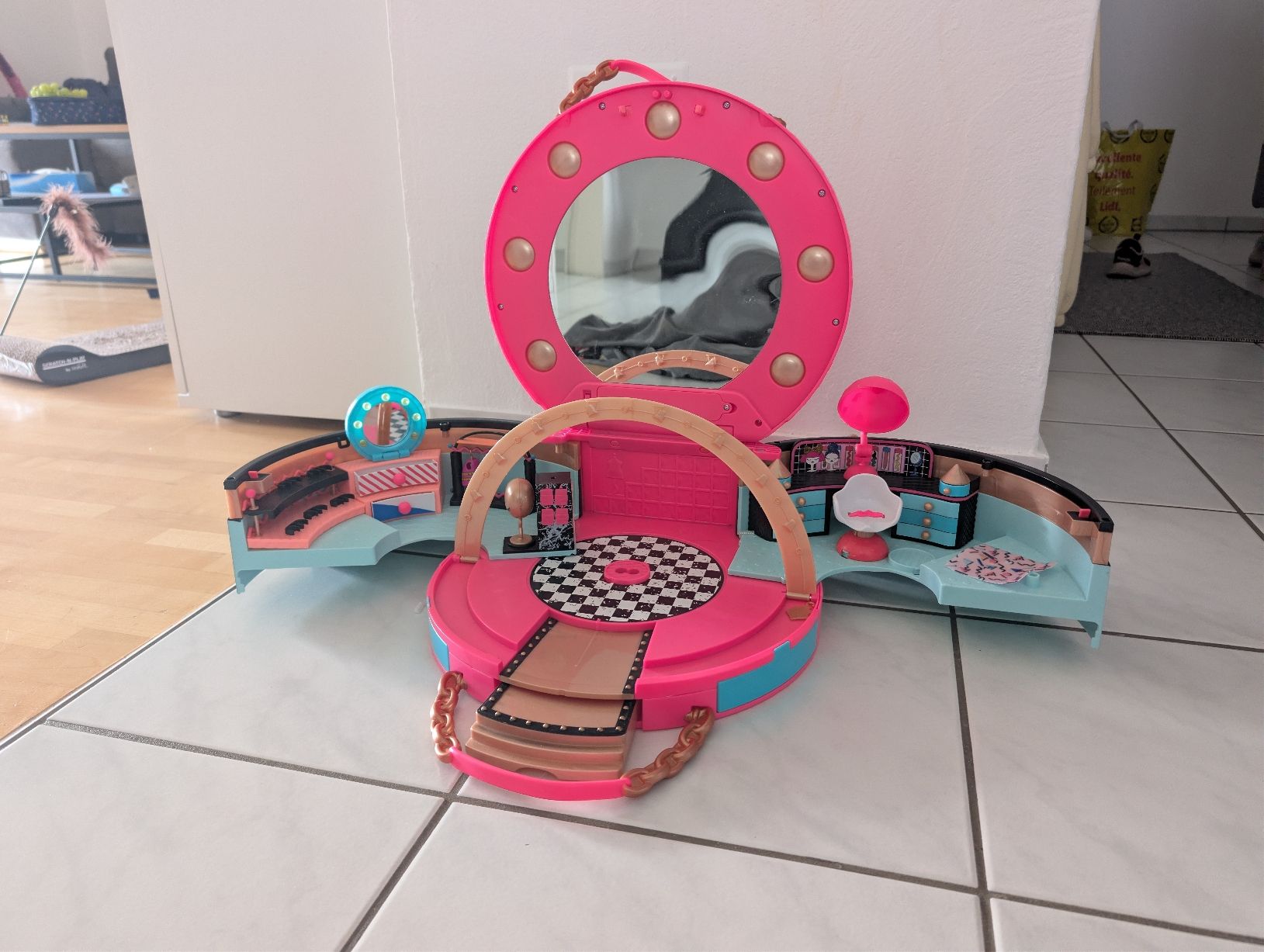 MGA Giocattoli: l.o.l. Friseursalon – Usato da Trimmis venduto da Blueberry123