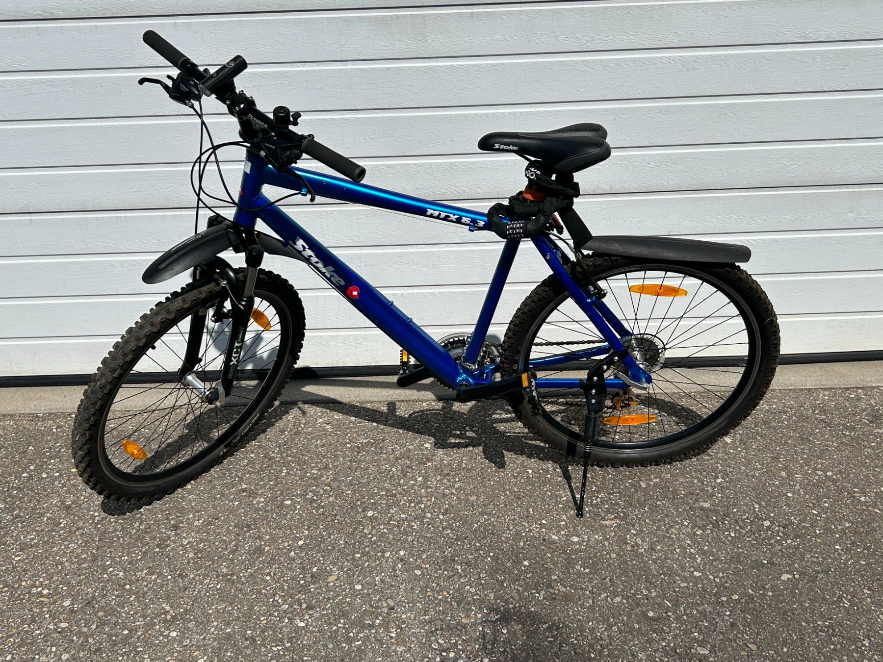 Stoke Biciclette: Stoke MTX 6.3 Mountainbikes blau Rahmen 51cm – Usato da Uster venduto da Joelsimondunja