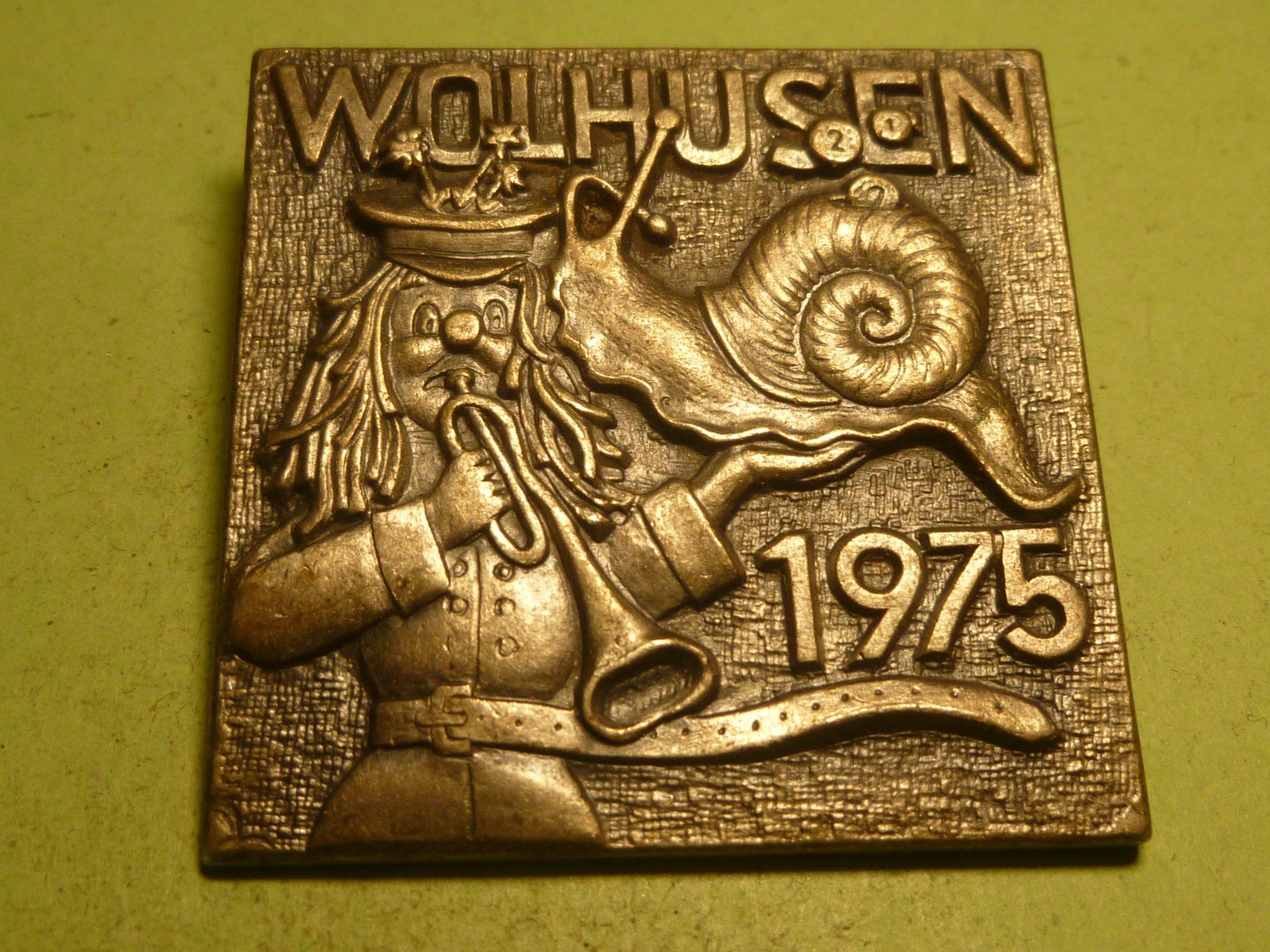 Placchette & Badge: WOLHUSEN 1975 SILBER – Usato da Ried (Muotathal) venduto da Mandarin02