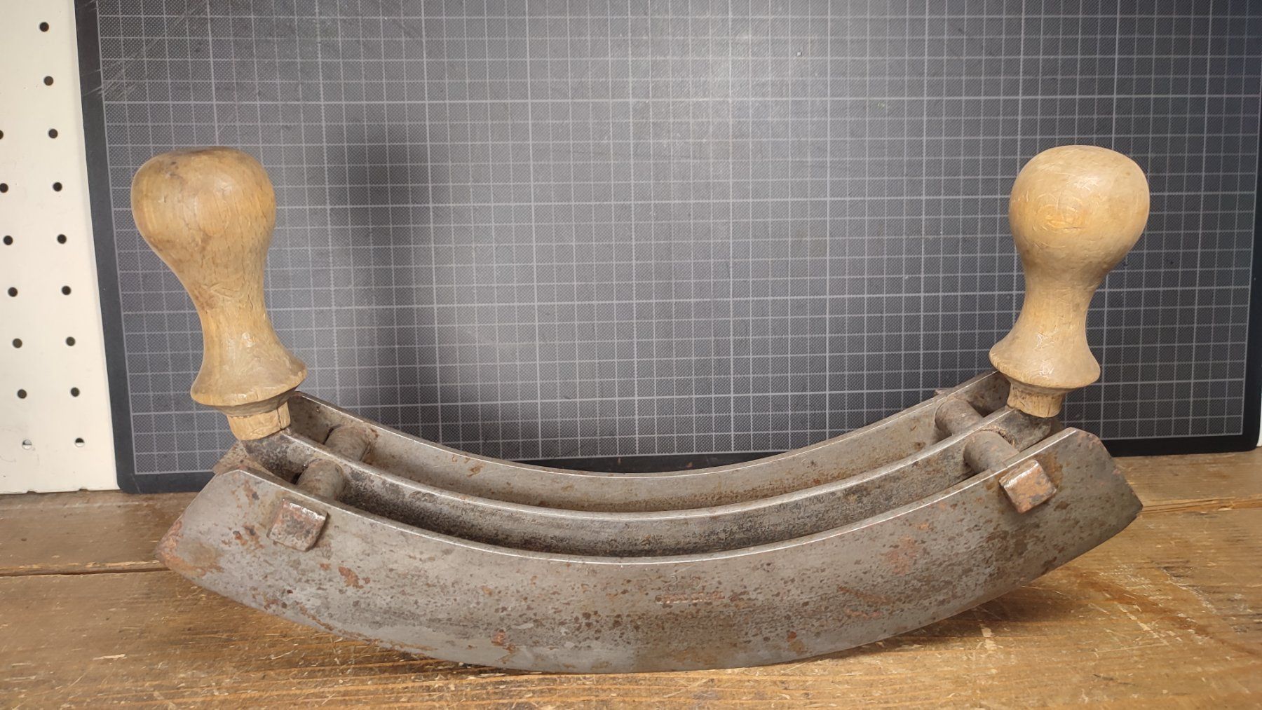 Coltelli da cucina: Wunderschönes altes Wiegemesser Doppel-Klinge – Usato da Gelterkinden venduto da MYSTOREFORYOU4460