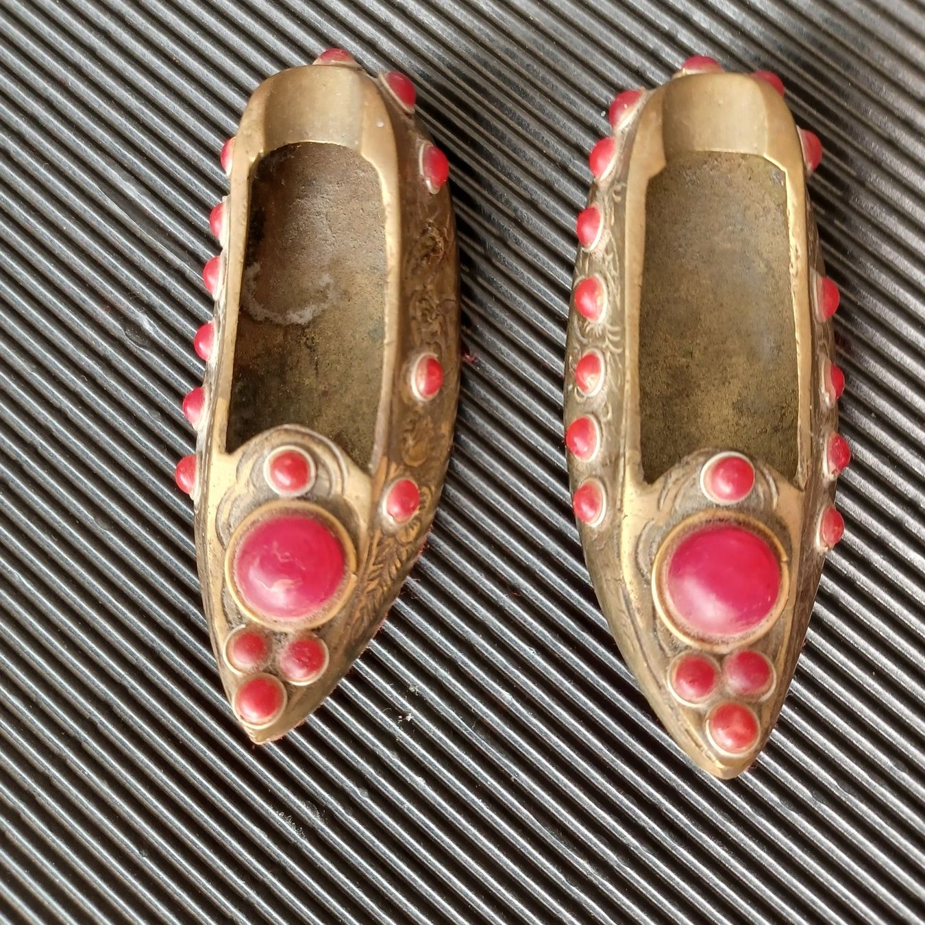 Portacenere: ASCHENBECHERPAAR . Messing. Vintage. / Schuhe. – Usato da Zürich venduto da Bellabo 5