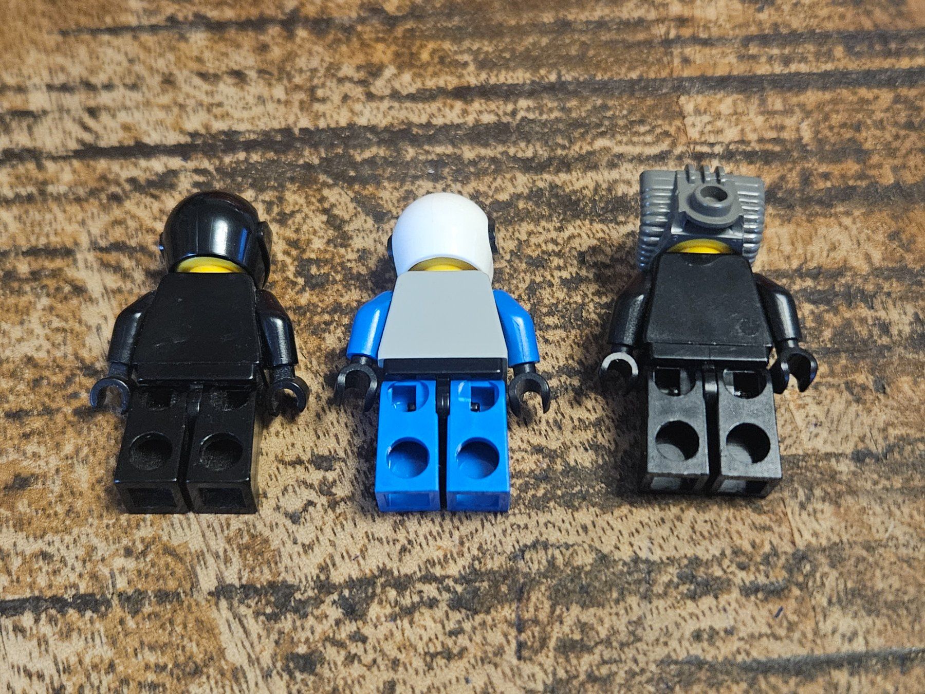 Lego Kit di costruzioni: lego lot de 3 figurines – Usato da Confignon venduto da Ecrofigs 1