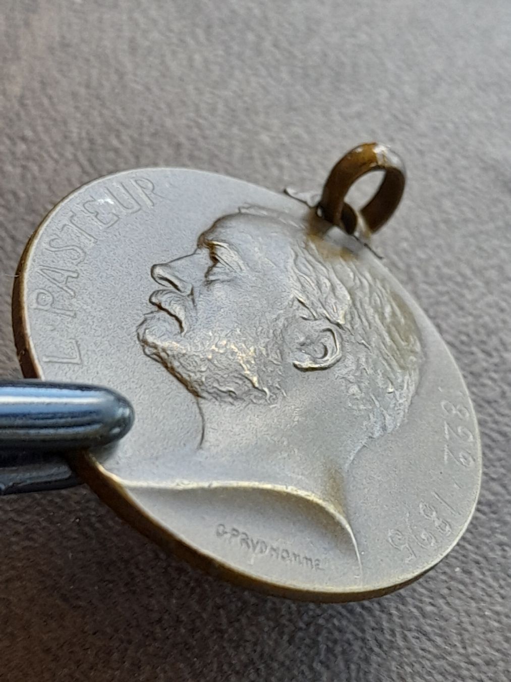 Medaillen: Pendentif Medaille 1920 (Louis Pasteur) – Gebraucht aus Basel von Basel_20 1