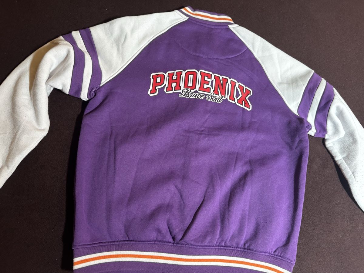 Jacken: Veste universitaire violet blanc taille L – Gebraucht aus Cressier FR von per_95ld 1