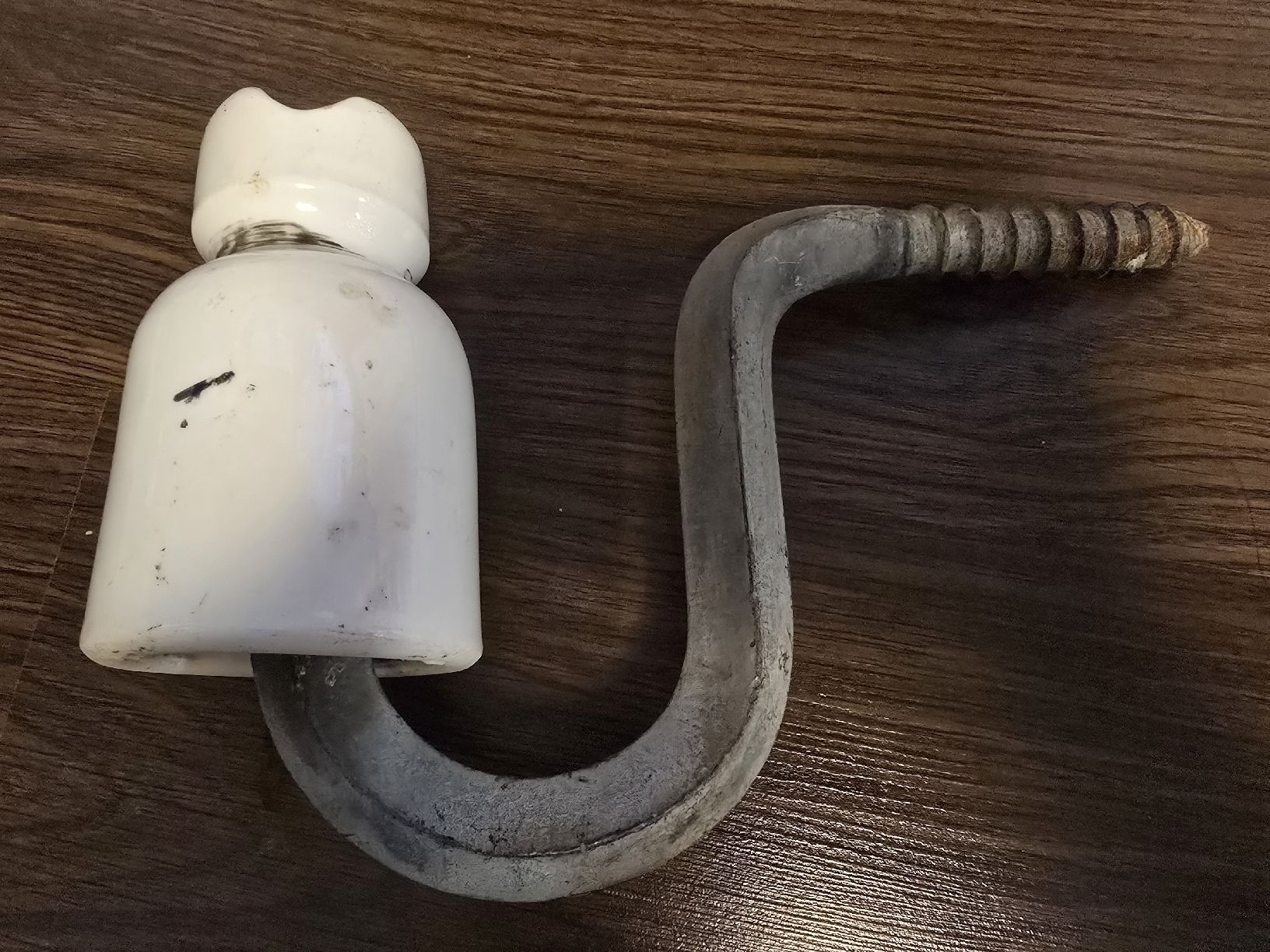 Tutti gli attrezzi: Vintage Industrial Style Hook With Isolator – Usato da Baden venduto da swiss-alps